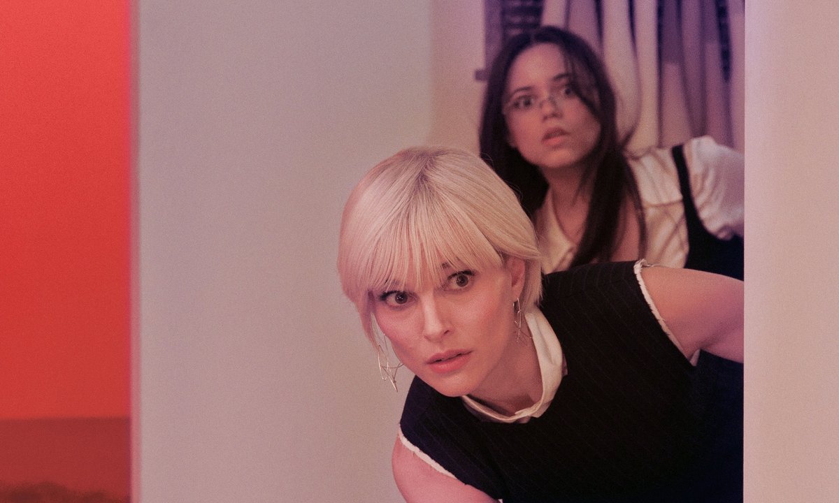 Natalie Portman tries to promote a corpse and film-makers site visitors in art-market stereotypes in The Gallerist – The Artwork Newspaper Natalie Portman tries to promote a corpse and film-makers site visitors in art-market stereotypes in The Gallerist – The Artwork Newspaper