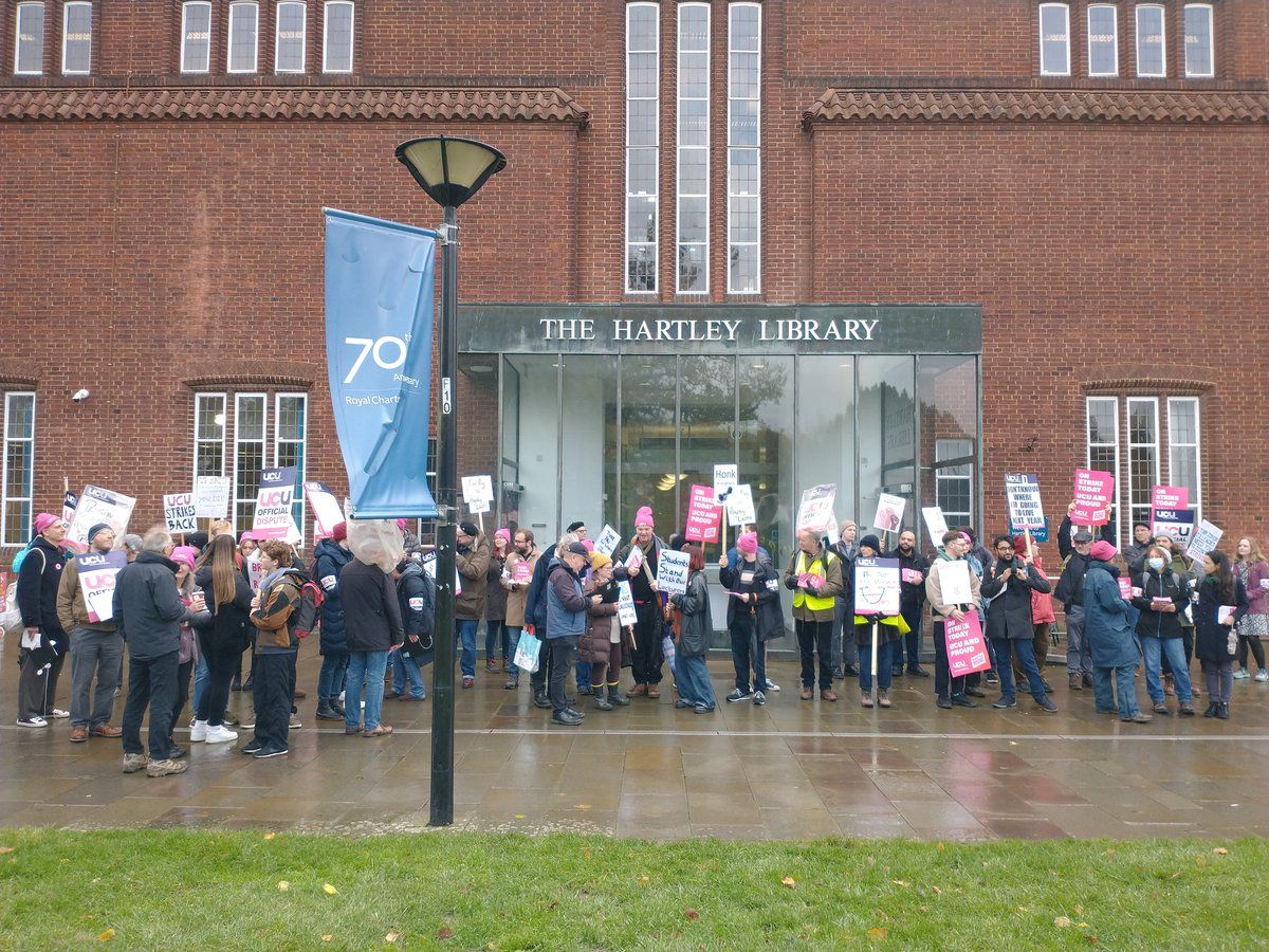 University staff from the University of Southampton form a picket line at The Hartley Library, University of Southampton campus © Matt Perks, courtesy Southampton UCU