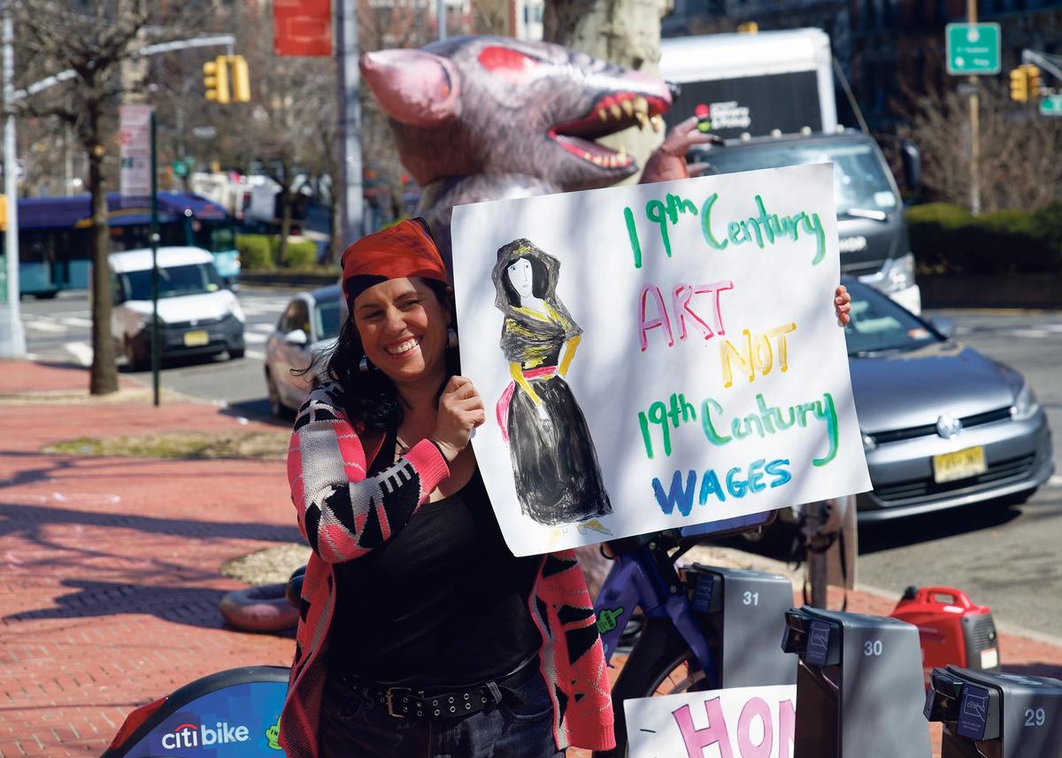 Pay and health benefits are the core issues for strikers at the Hispanic Society Museum & Library
Photo courtesy UAW Local 2110