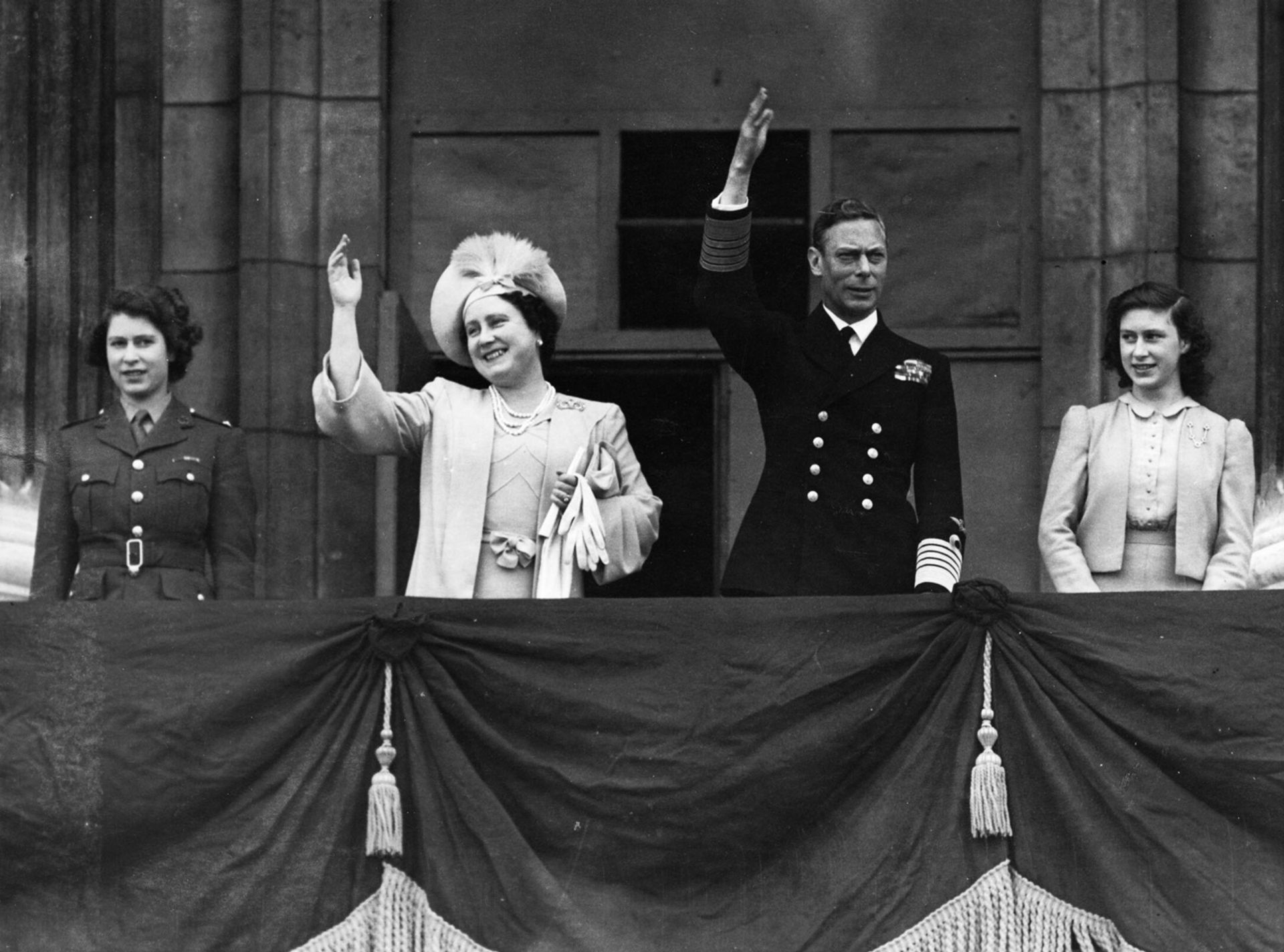 The 19-year-old Princess Elizabeth (left), with her parents King George VI and Queen Elizabeth and her sister Princess Margaret, as they greet the crowds from the balcony of Buckingham Palace, London, on VE Day, 8 May 1945 © ® Illustrated London News Ltd/Mary Evans—www.agefotostock.com

