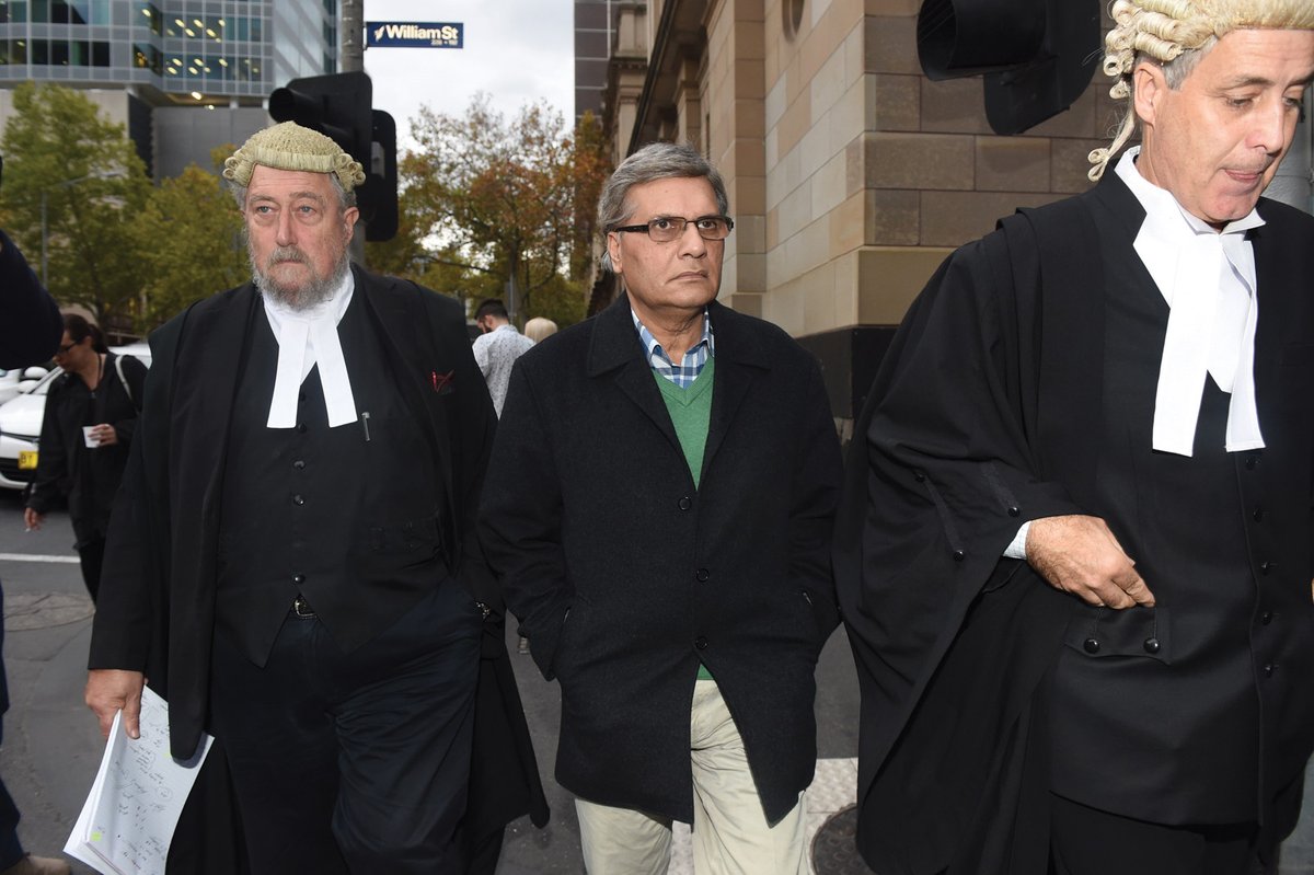 Art restorer Mohamed Aman Siddique (centre), pictured in May 2016 leaving the Victorian Supreme Court in Melbourne, where he was found guilty of art fraud, but later acquitted © TRACEY NEARMY/AAP Image