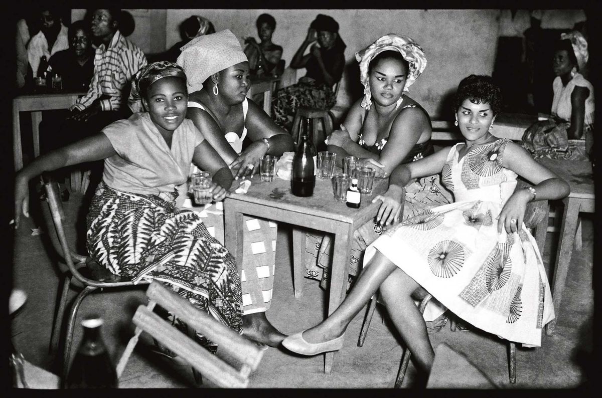 Filles du bar-dansing, Léopoldville (1955-65) by Jean Depara, an Angolan-born photographer who worked in the Democratic Republic of Congo
© Jean Depara, courtesy Revue Noire