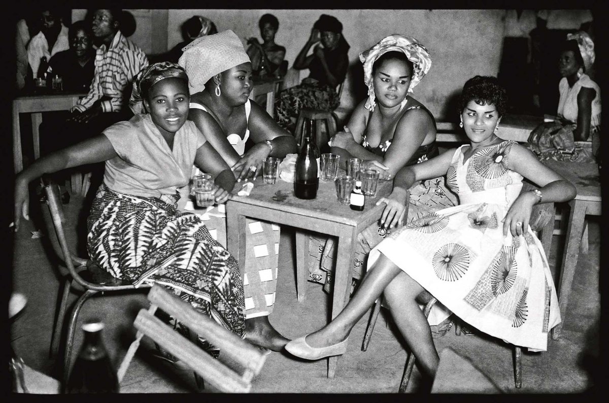 Filles du bar-dansing, Léopoldville (1955-65) by Jean Depara, an Angolan-born photographer who worked in the Democratic Republic of Congo
© Jean Depara, courtesy Revue Noire