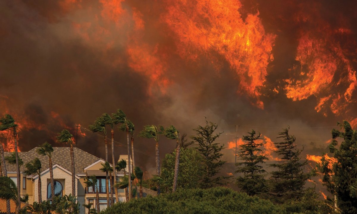 5 natural disasters. Стихийные бедствия. Стихийные катастрофы. Пожар стихийное бедствие. Природные катаклизмы пожары.