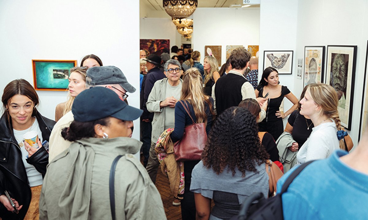 Image accompanying source report: 3,000 Visitors, Few Red Dots: New Artist-Led Fair Play Bets Against the Gallery Model During Frieze Week