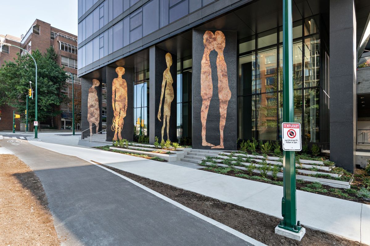 Lyse Lemieux’s works, Personnages, feature nine figural silhouettes embedded in black mosaic which clad the columns on the ground level of the Grosvenor Pacific tower's southern façade 
