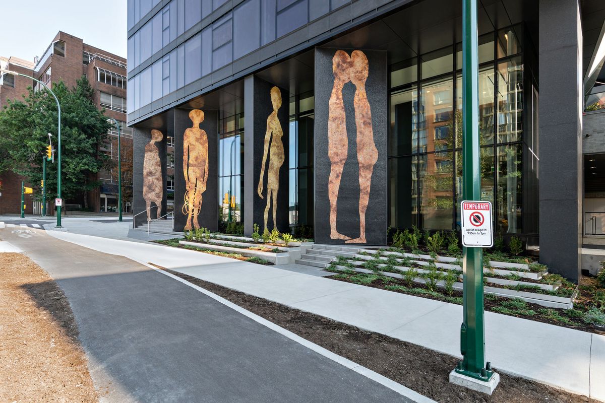 Lyse Lemieux’s works, Personnages, feature nine figural silhouettes embedded in black mosaic which clad the columns on the ground level of the Grosvenor Pacific tower's southern façade 