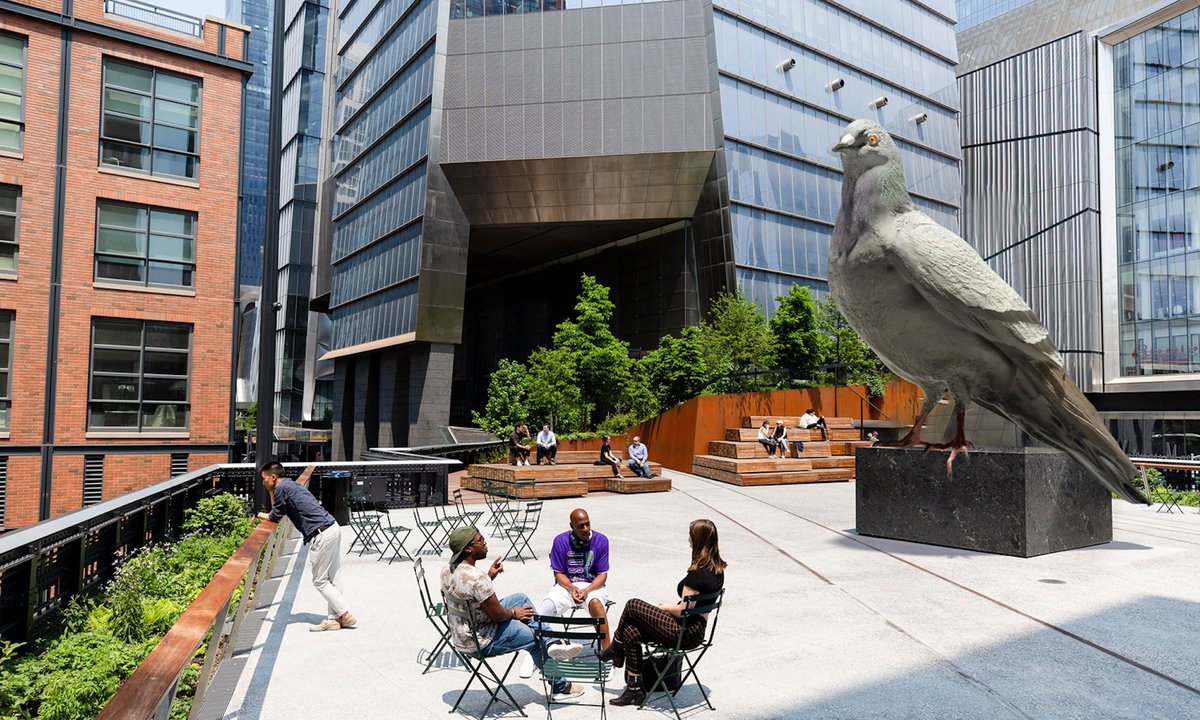 Giant pigeon sculpture will land on New York’s High Line this autumn Giant pigeon sculpture will land on New York’s High Line this autumn