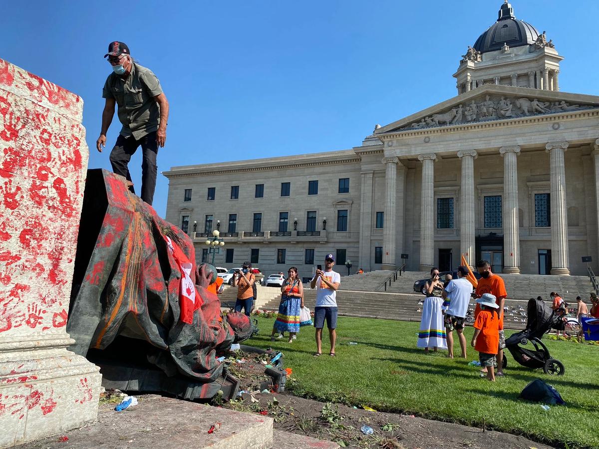 Protestors toppled a statue of Queen Victoria in Winnipeg on 1 July Twitter