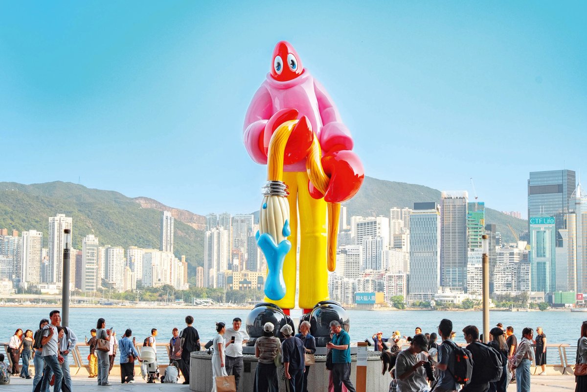 In the pink: Philip Colbert’s 7.5m-high sculpture, The Lobster Painter, is making waves at K11 Musea in West Kowloon; a 38cm collectible is also available Photo: Anthony Kwan, Getty Images