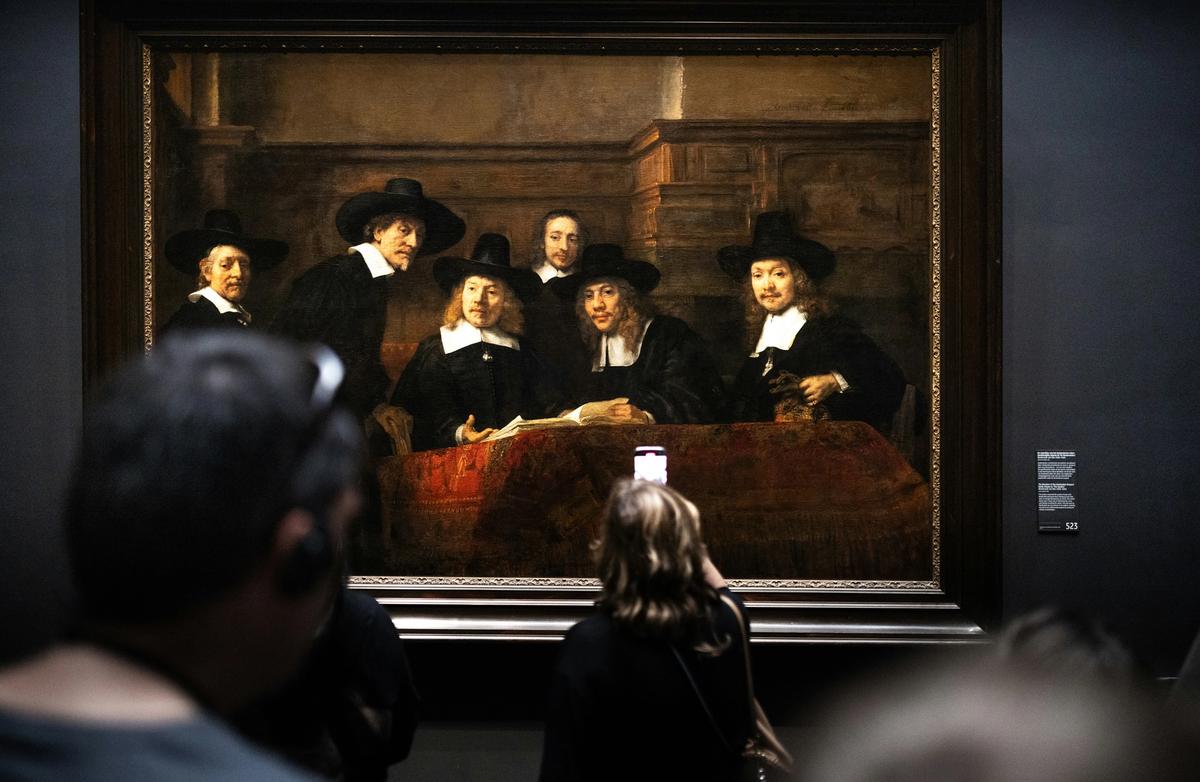 Rembrandt’s The Sampling Officials of the Amsterdam Drapers’ Guild, the original of which is shown here in the Rijksmuseum, is one of the paintings that was allegedly replicated by the group
Photo: redcharlie