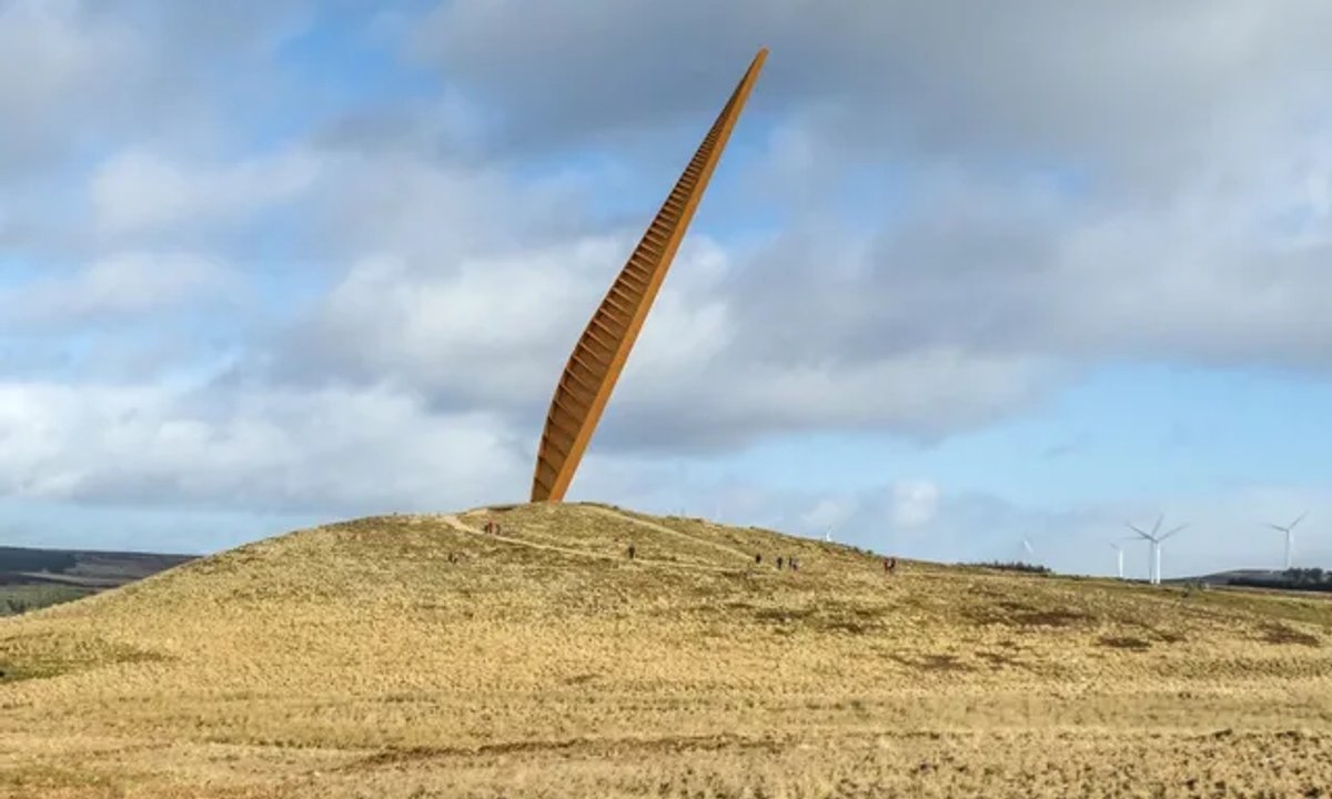 Controversial Monuments England Controversial monument to Queen Elizabeth II needs donors - The Art ...
