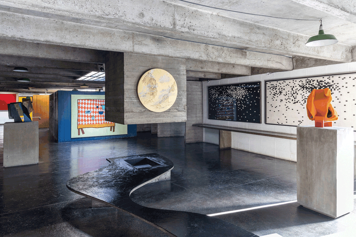 Hanging headache: in the Casa Tomie Ohtake, one of two exhibition spaces for Aberto3, the art had to be installed without any new hooks or other hardware
Photo: Ruy Teixeira, Casa Tomie Ohtake