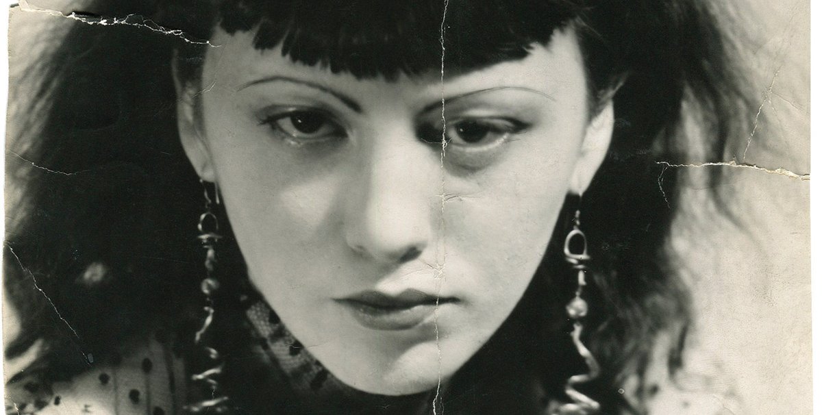 Isabel Rawsthorne—photographed by John Everard in 1933—formed close partnerships with artists including Jacob Epstein, Alberto Giacometti and Francis Bacon Photo: John Everard. Three Fish: © Warwick Llewellyn Nicholas Estate.; All rights reserved, DACS 2020.