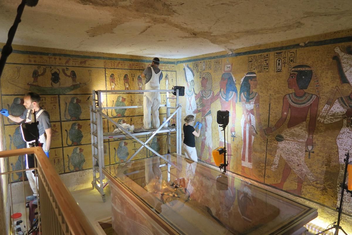 Conservation work being conducted in the burial chamber of the Tomb of King Tutankhamen © J. Paul Getty Trust