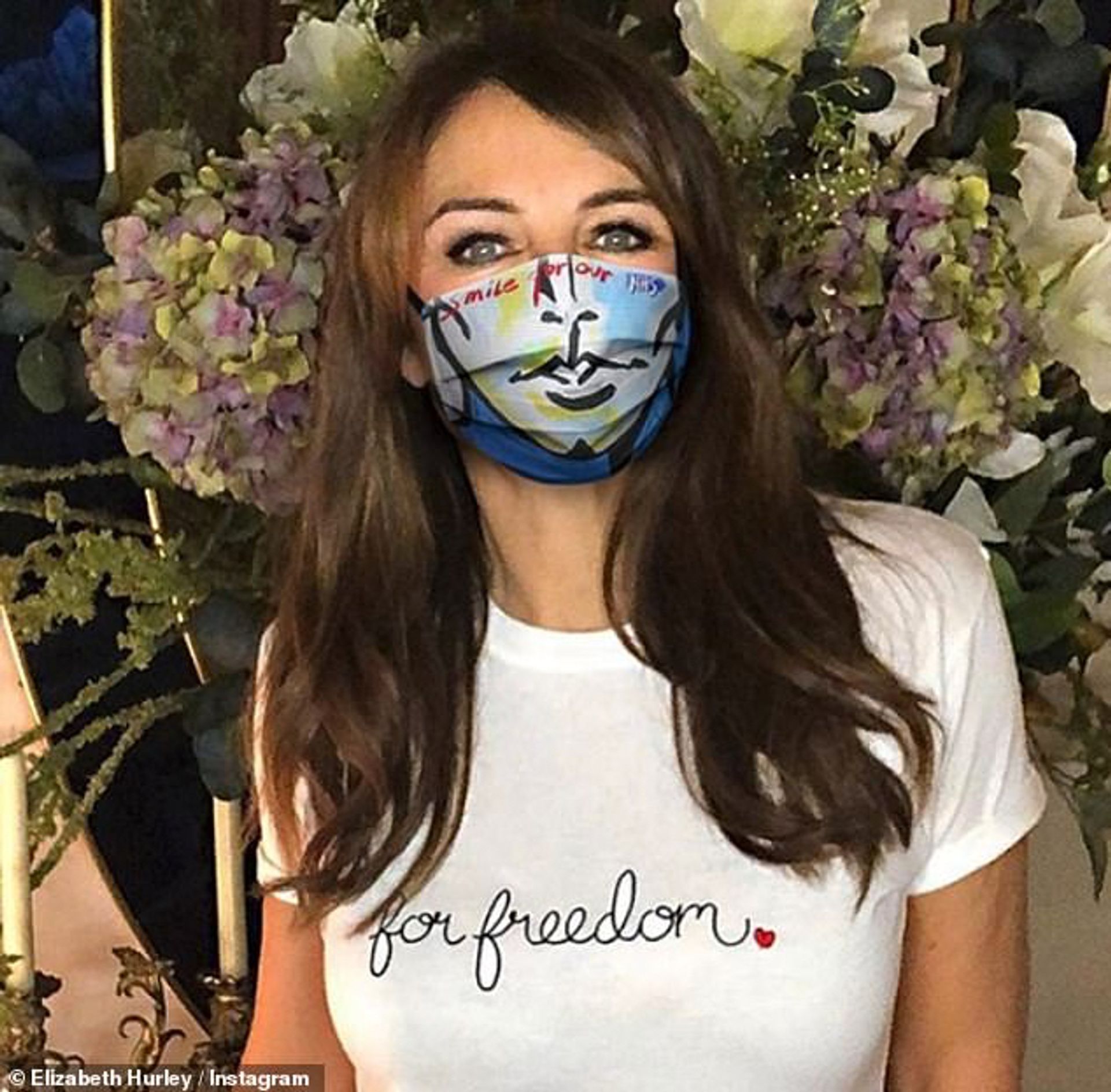 Elizabeth Hurley in her Picasso facemask Instagram/Elizabeth Hurley