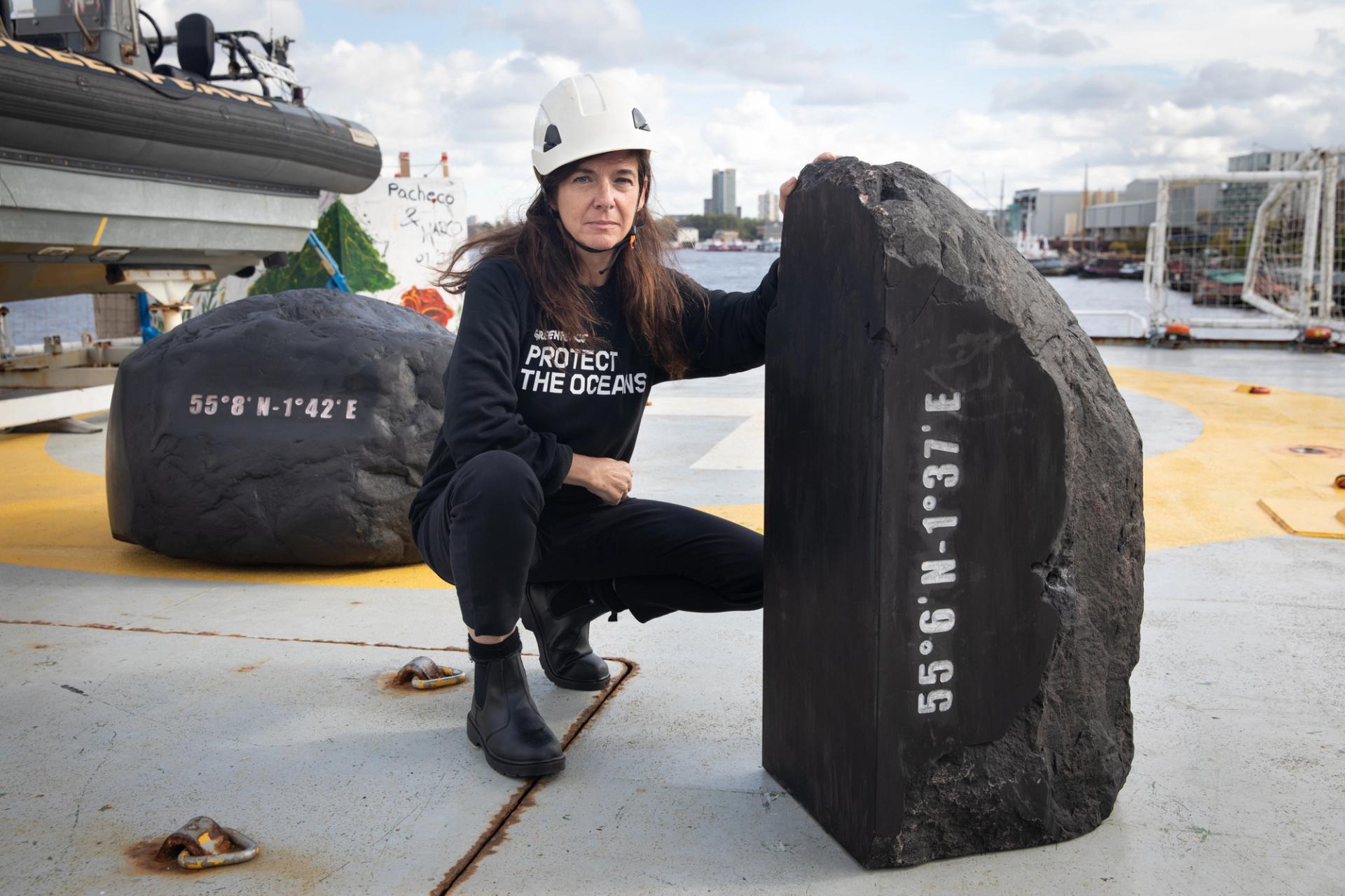 Fiona Banner poses with her sculptures Peanuts Full Stop (left) and Orator Full Stop while aboard the Greenpeace ship Esperanza, at Tower Bridge in London. © Suzanne Plunkett / Greenpeace