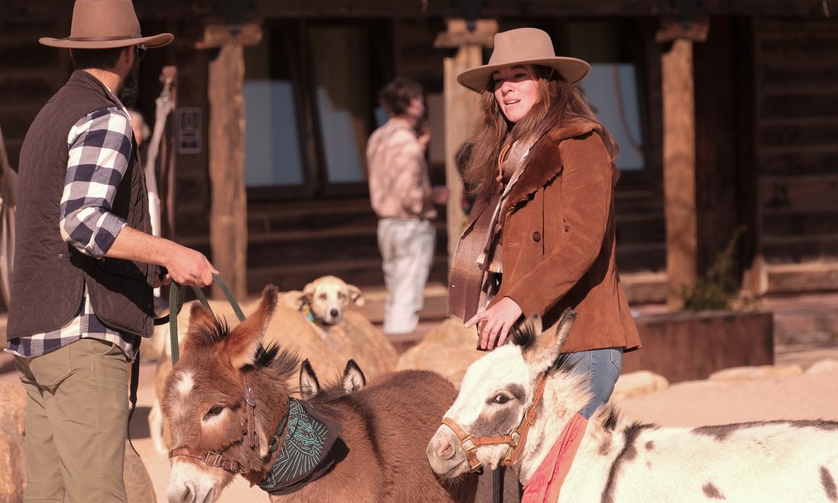 Upstart art fair brings collectors to an Old West movie set in the California desert – The Art Newspaper Upstart art fair brings collectors to an Old West movie set in the California desert – The Art Newspaper