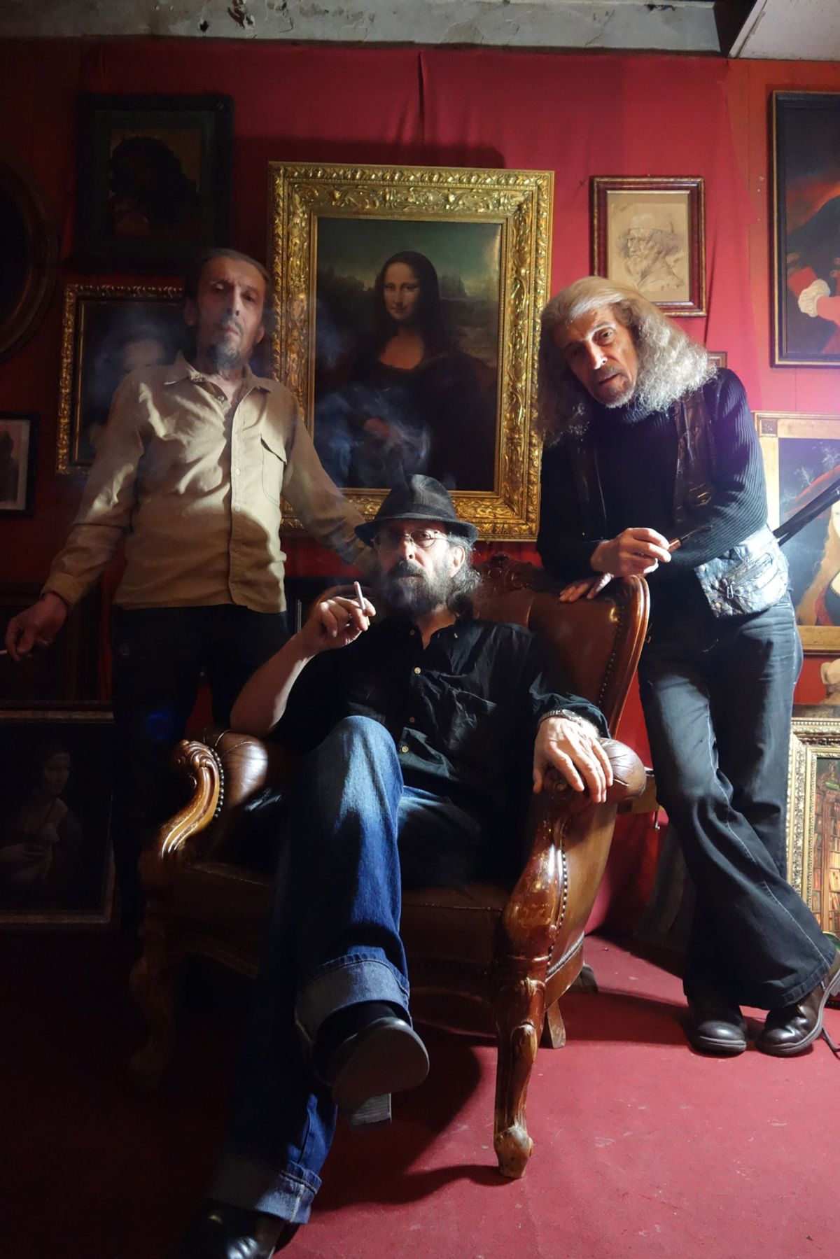 Semjon, Michael and Eugen Posin with one of their replicas of the Mona Lisa courtesy of Eugen Posin