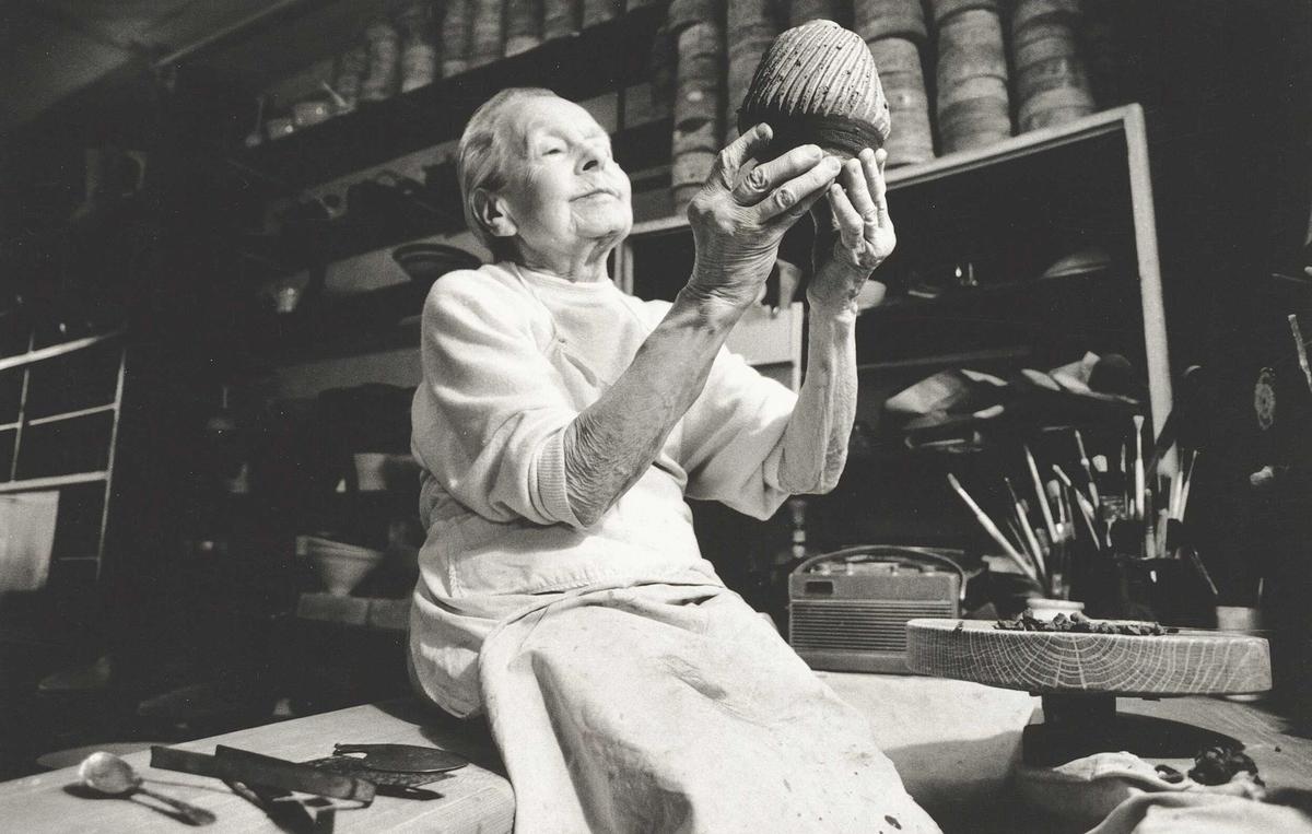 Lucie Rie in her studio at Albion Mews, London, in the 1990s © Estate of Lucie Rie/Times Newspapers Ltd