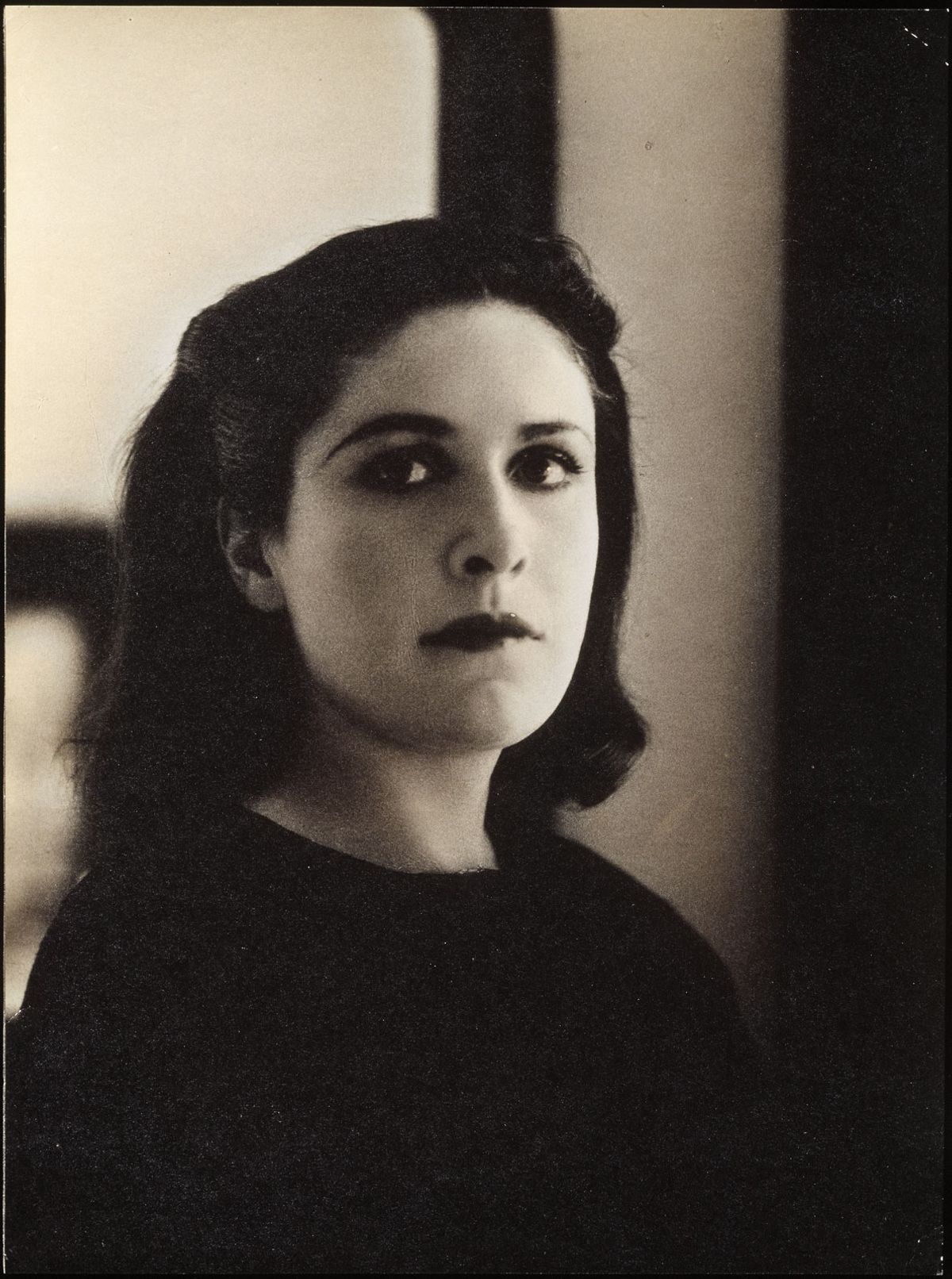 A photograph of Dora Maar taken in the late 1930s by Rogi André © DR Photo © Centre Pompidou, MNAM-CCI; Georges Meguerditchian; Dist. RMN-GP