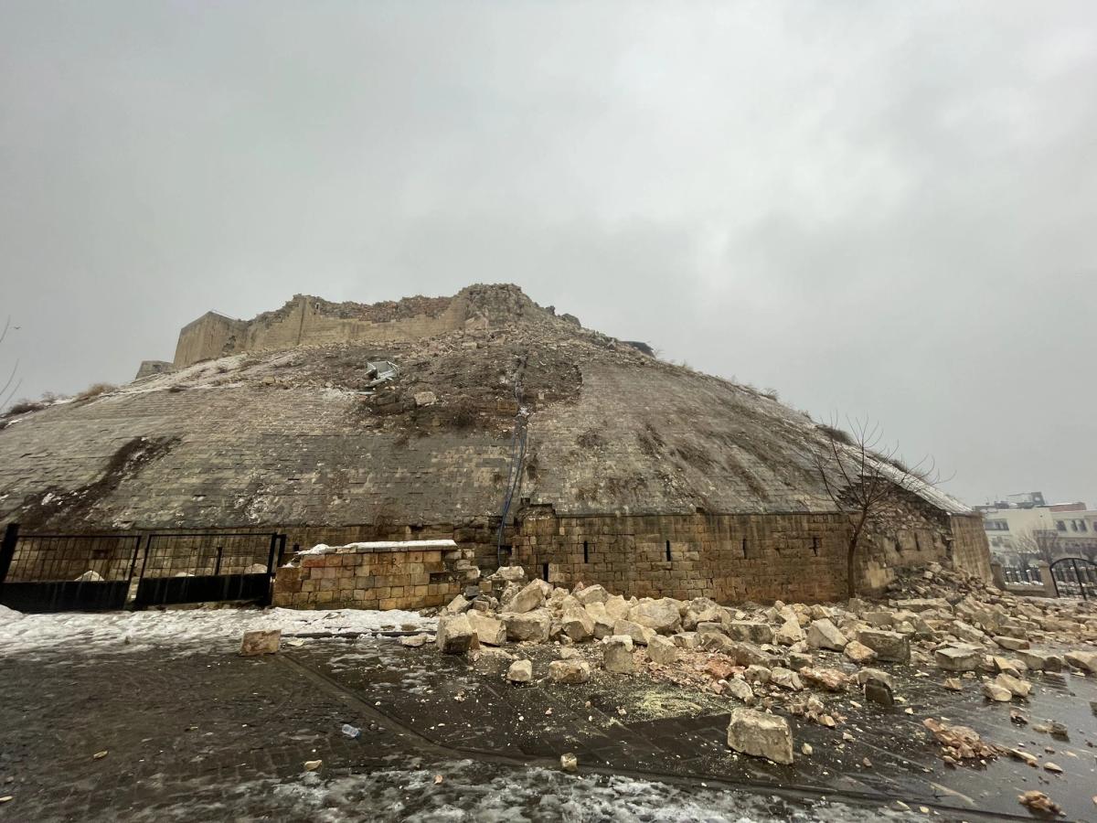 A view of the damaged Gaziantep Castle after an earthquake hit Turkey Photo: Mehmet Akif Parlak/Anadolu Agency via Getty Images