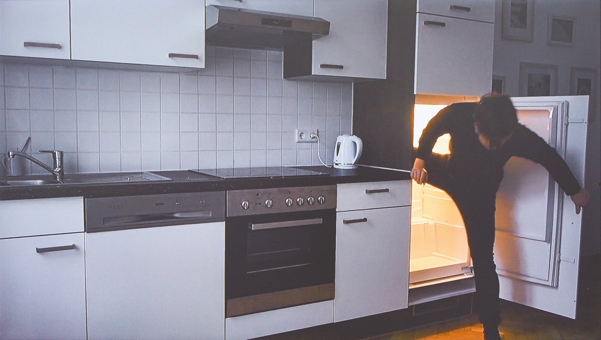 A still from the video Out to Lunch (2018) by the Swedish artist Klara Lidén. The work is from  the Emanuel Hoffmann Foundation collection, which is on permanent loan to the Schaulager
Photo: Tom Bisig, Basel; © Klara Lidén