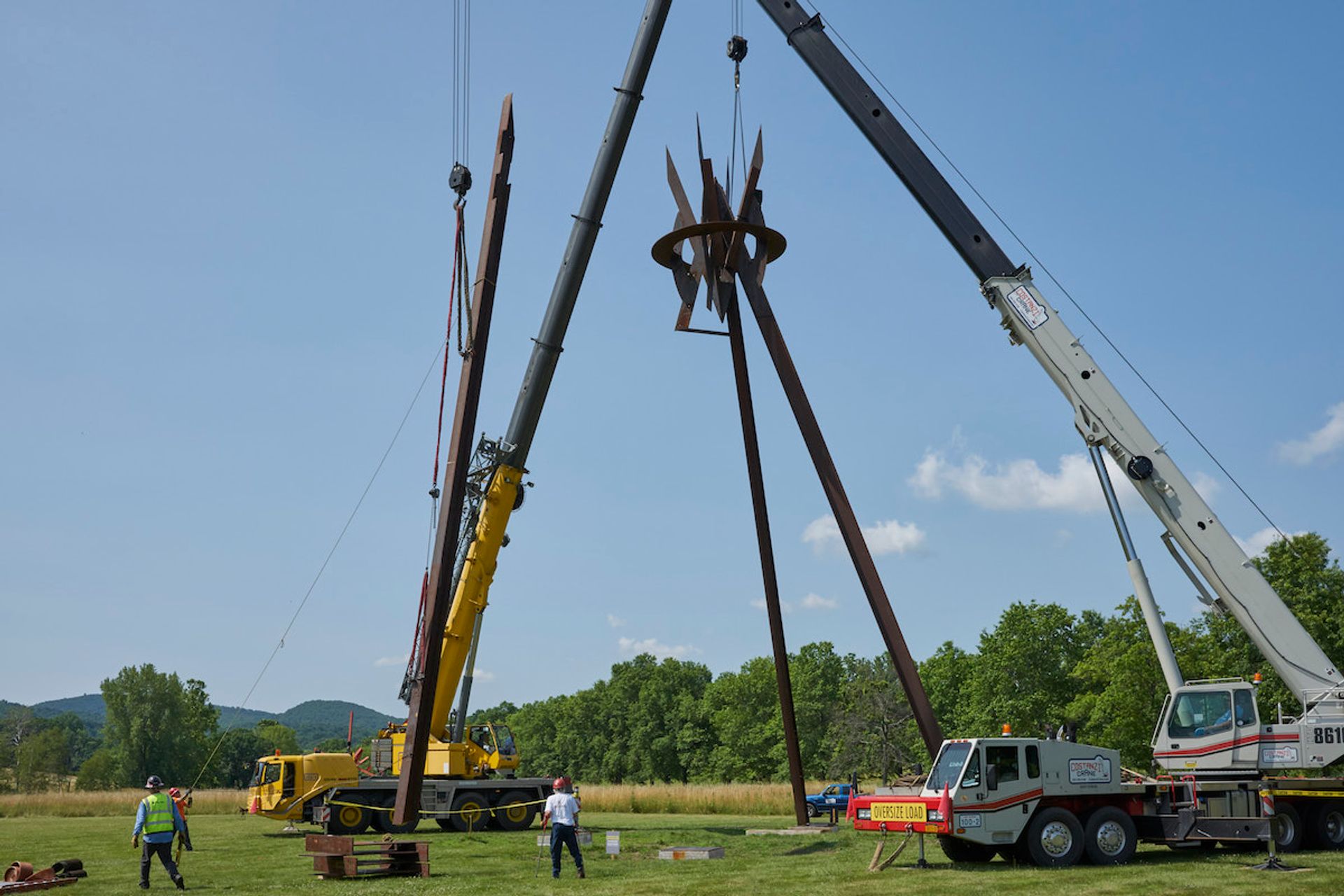 Installation of Mark di Suvero, E=MC 2 (1996 - 97) at Storm King Art Center Courtesy the artist and Spacetime C.C ., New York. Photo: Jerry L. Thompson
