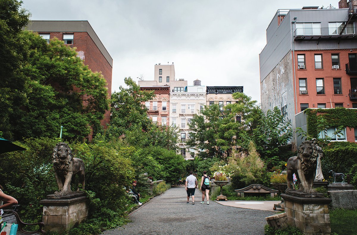 Elizabeth Street Garden in New York City Photo: Beto Motion