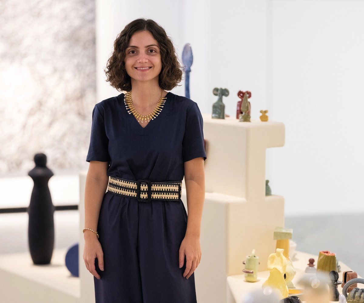 Rand Abdul Jabbar with her work at the Louvre Abu Dhabi exhibition Art Here 2022
Photo: Augustine Paredes – Seeing Things. Courtesy Department of Culture and Tourism, Abu Dhabi. Artwork © the artist
