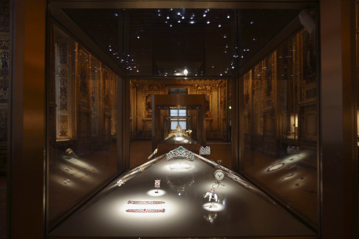 Showcase of jewels of French sovereigns (1800-1850), Apollo Gallery
© 2020 Musée du Louvre, Antoine Mongodin