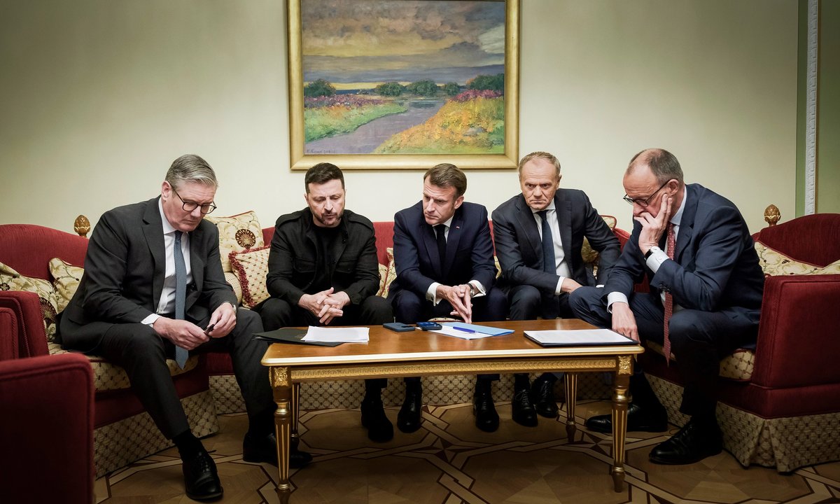 Press photo of world leaders at 'coalition of the willing' meeting acquired by Dusseldorf's Kunstpalast