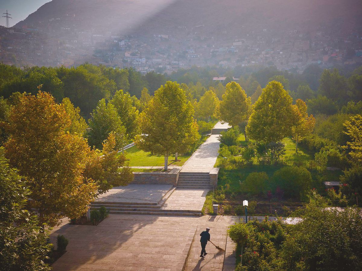 Bagh-e Babur is a 16-terraced garden that dates back to the 16th century. It is one of the early Mughal dynasty gardens and seen as the prototype for the other Mughal gardens in the region. © Aga Khan Trust for Culture and Simon Norfolk