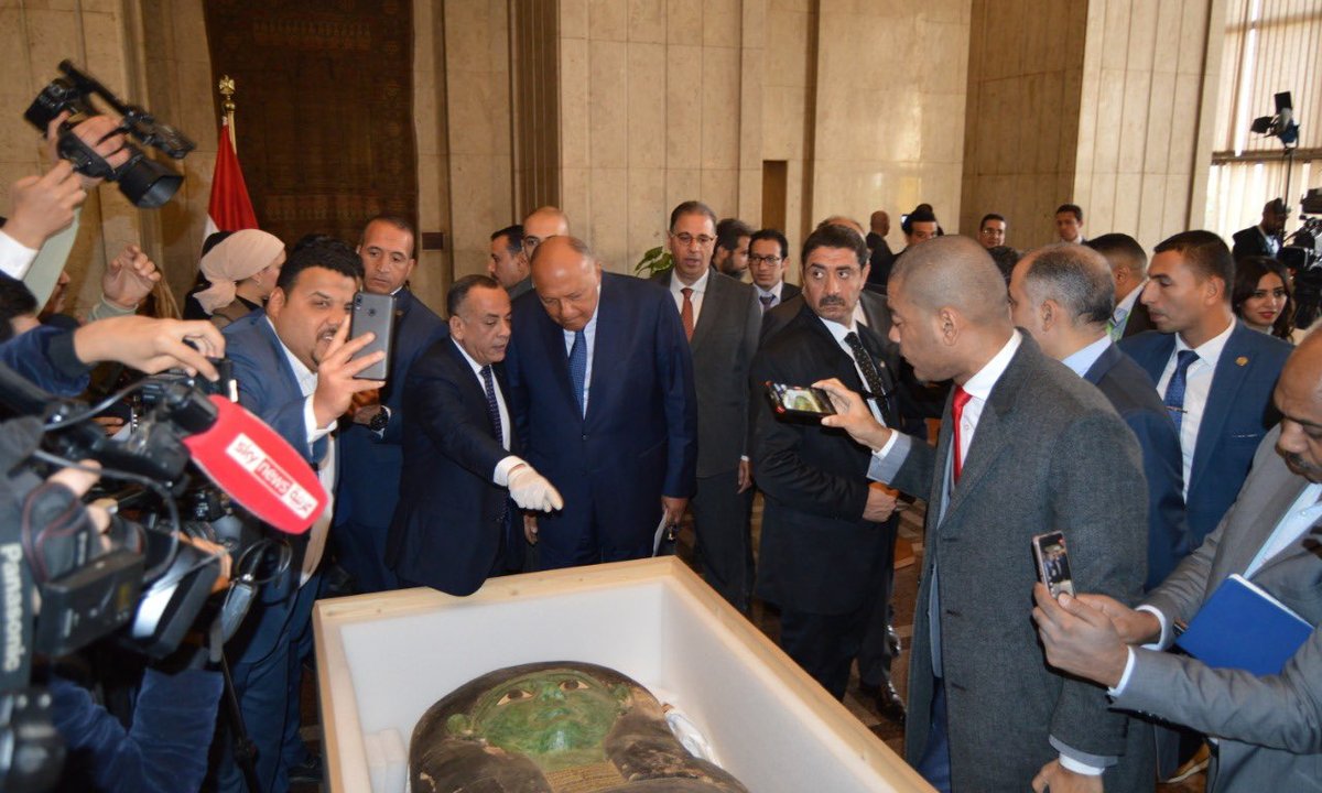 U.S. government returns looted sarcophagus to Egypt U.S. government returns looted sarcophagus to Egypt