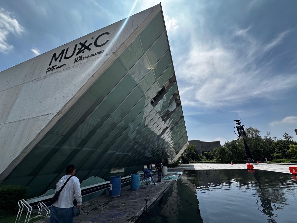 Assessing the damage to Museo Universitario Arte Contemporáneo’s façade after an anti-gentrification protest on 20 July in Mexico City Photo: Barry Domínguez