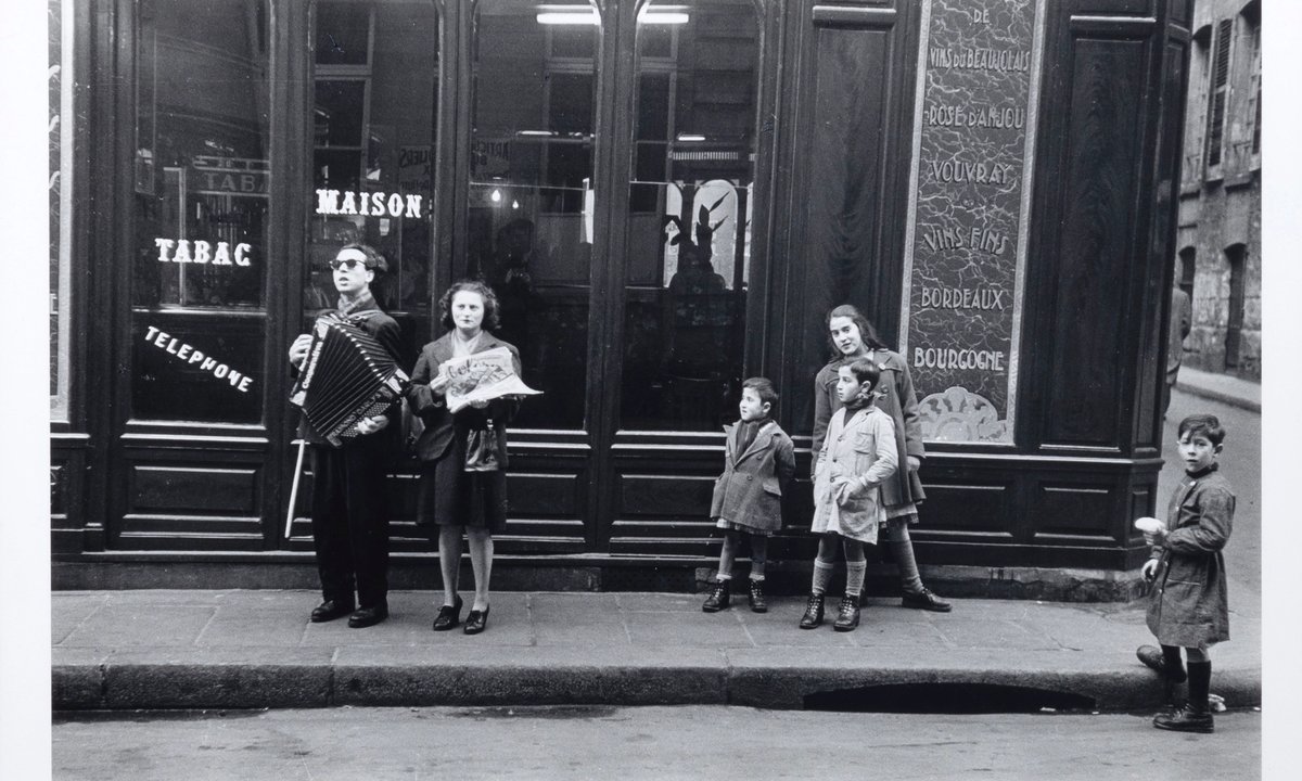 MFA Boston acquires 38 photographs by Robert Frank capturing life in 1940s Paris MFA Boston acquires 38 photographs by Robert Frank capturing life in 1940s Paris