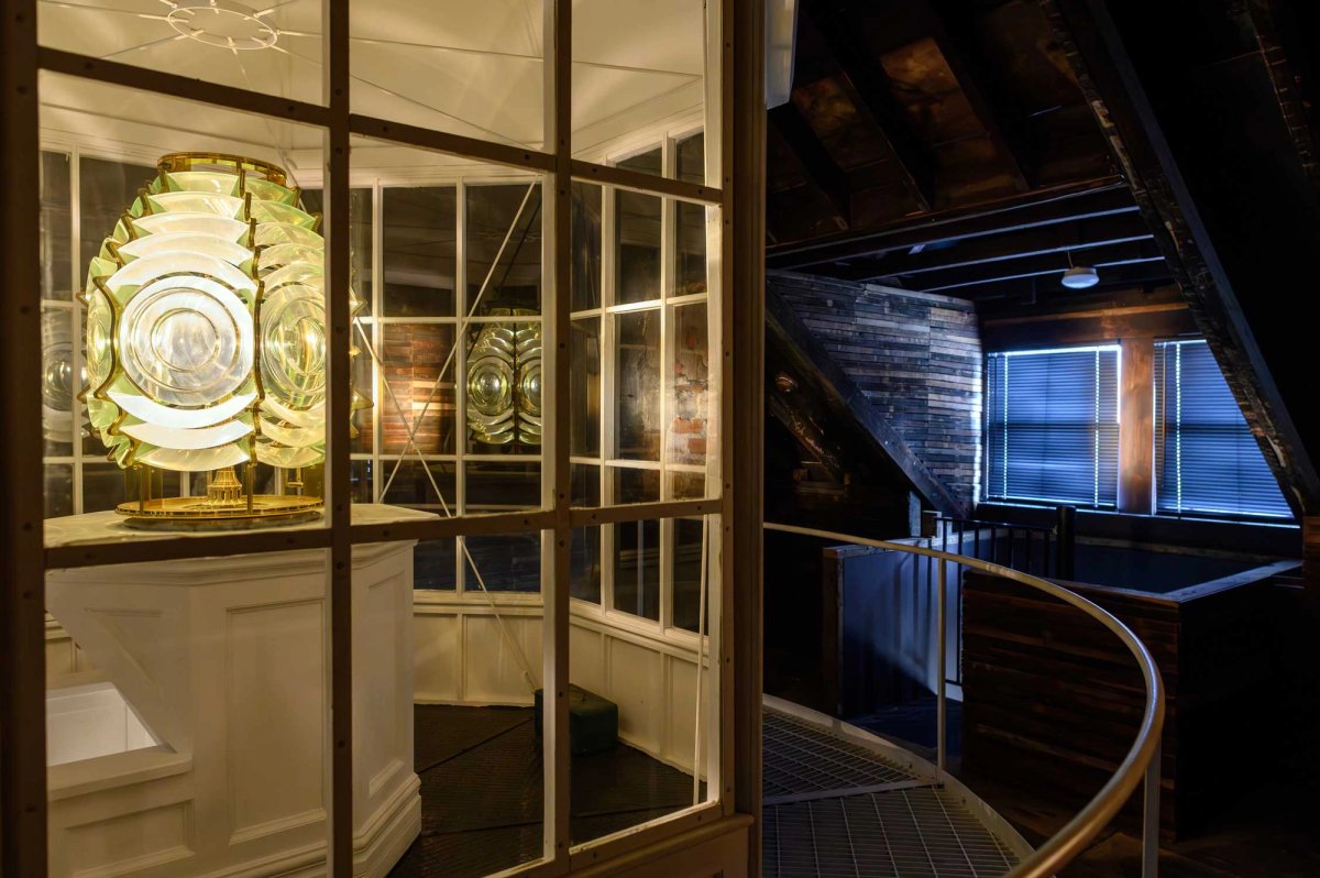 Darkhouse Lighthouse, a Troy Hill Art House created by Pittsburgh-based artists Lenka Clayton and Phillip Andrew Lewis in 2022
Photo: © Rebecca Kiger