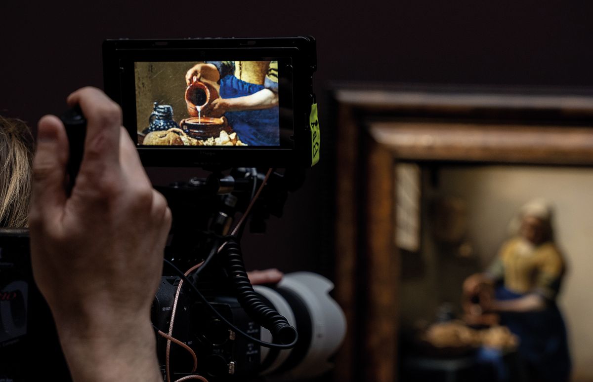 Filming Vermeer’s The Milkmaid at the Rijksmuseum for Exhibition on Film’s recent production Photo: David Bickerstaff; © Exhibition On Screen.