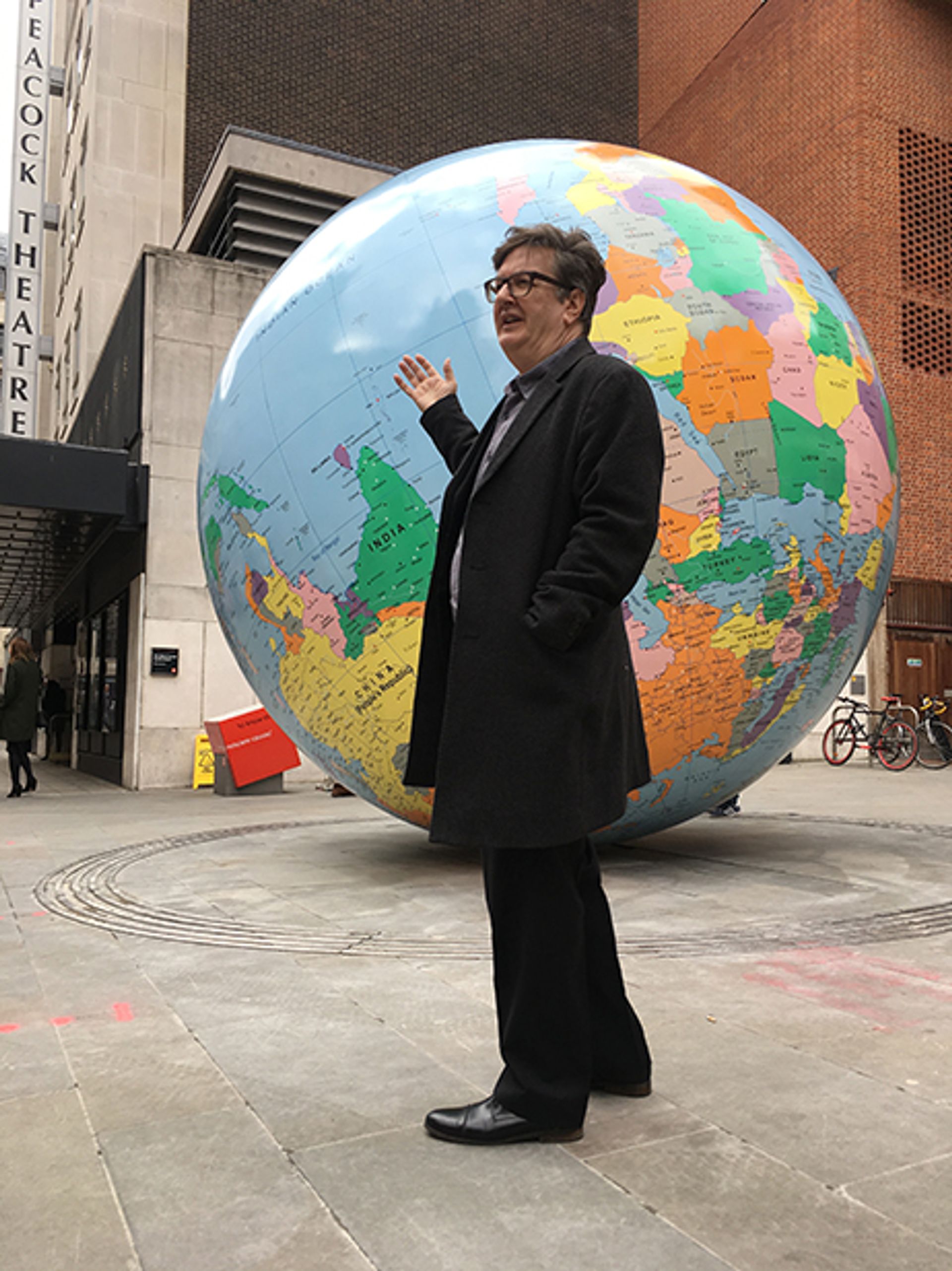 Mark Wallinger in front of The World Turned Upside Down (2019) Courtesy of Mark Wallinger