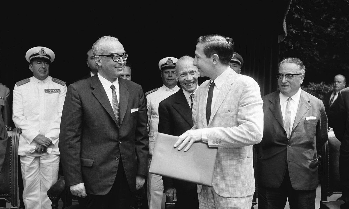 Was Rauschenberg’s grand prize win on the 1964 Venice Biennale a US plot, or simply good PR? Was Rauschenberg’s grand prize win on the 1964 Venice Biennale a US plot, or simply good PR?