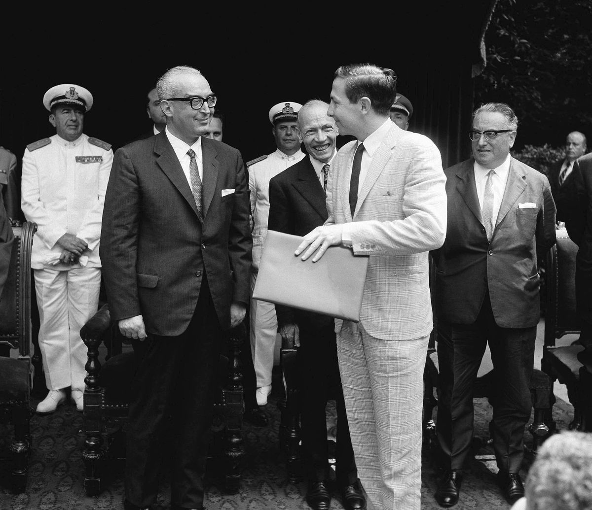 Robert Rauschenberg (right foreground) receives from Italian Minister of Education, Luigi Gui (left foreground), the top prize for the best foreign painting at the Venice Biennale in 1964 Associated Press / Alamy Stock Photo