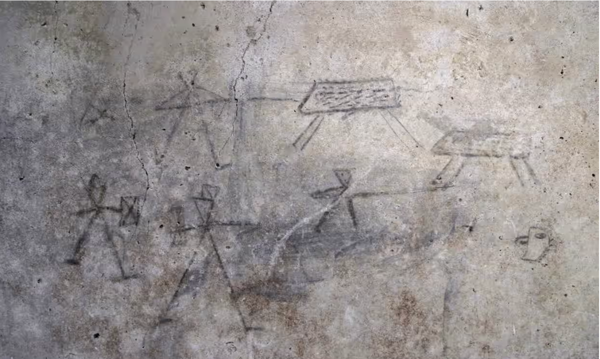 The recently discovered graffiti showing gladiators is believed to have been done by children Photo: Parco Archeologico Pompei