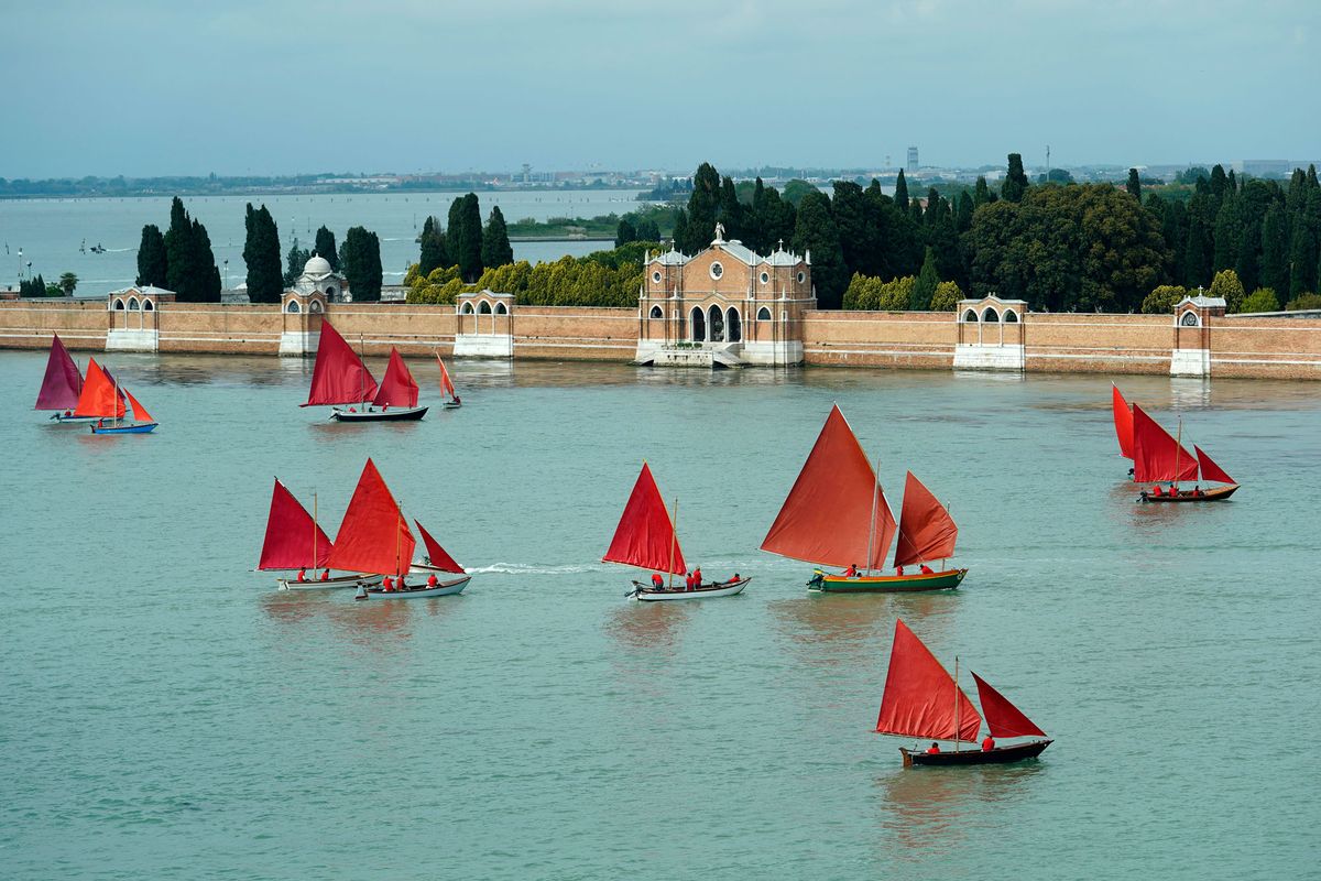 Melissa McGill’s Red Regatta involves 52 traditional Venetian vela al terzo boats sailing across the lagoon with hand-painted red sails. The first performance took place on 11 May Photo: Matteo De Fina