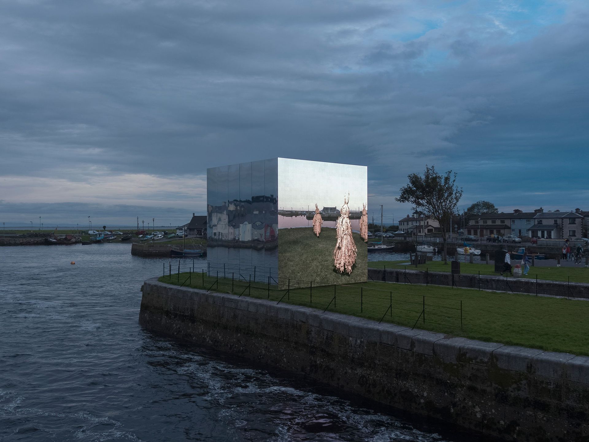 约翰·杰拉德的玉米作品(Corrib)(2020)，图为2020年戈尔韦国际艺术节:爱尔兰艺术家将参加首届Diriyah当代艺术双年展