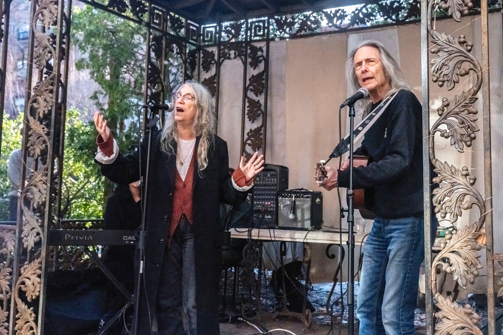 Patti Smith plays rally at Elizabeth Street Garden to protest imminent eviction – The Art Newspaper