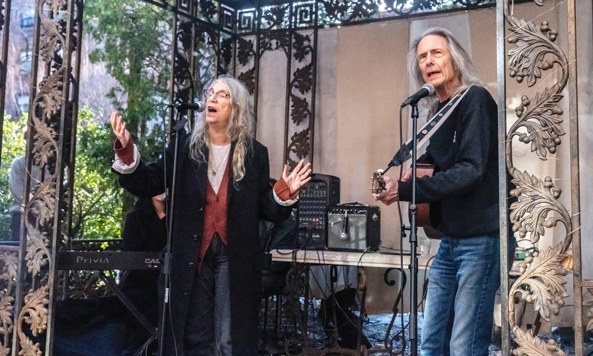 Patti Smith plays rally at Elizabeth Street Garden to protest imminent eviction – The Art Newspaper