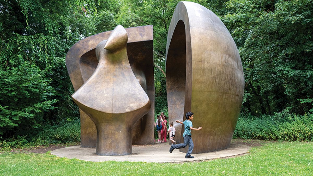 Henry Moore's Large Figure in a Shelter (1985-86) Photo: Min Young Lim