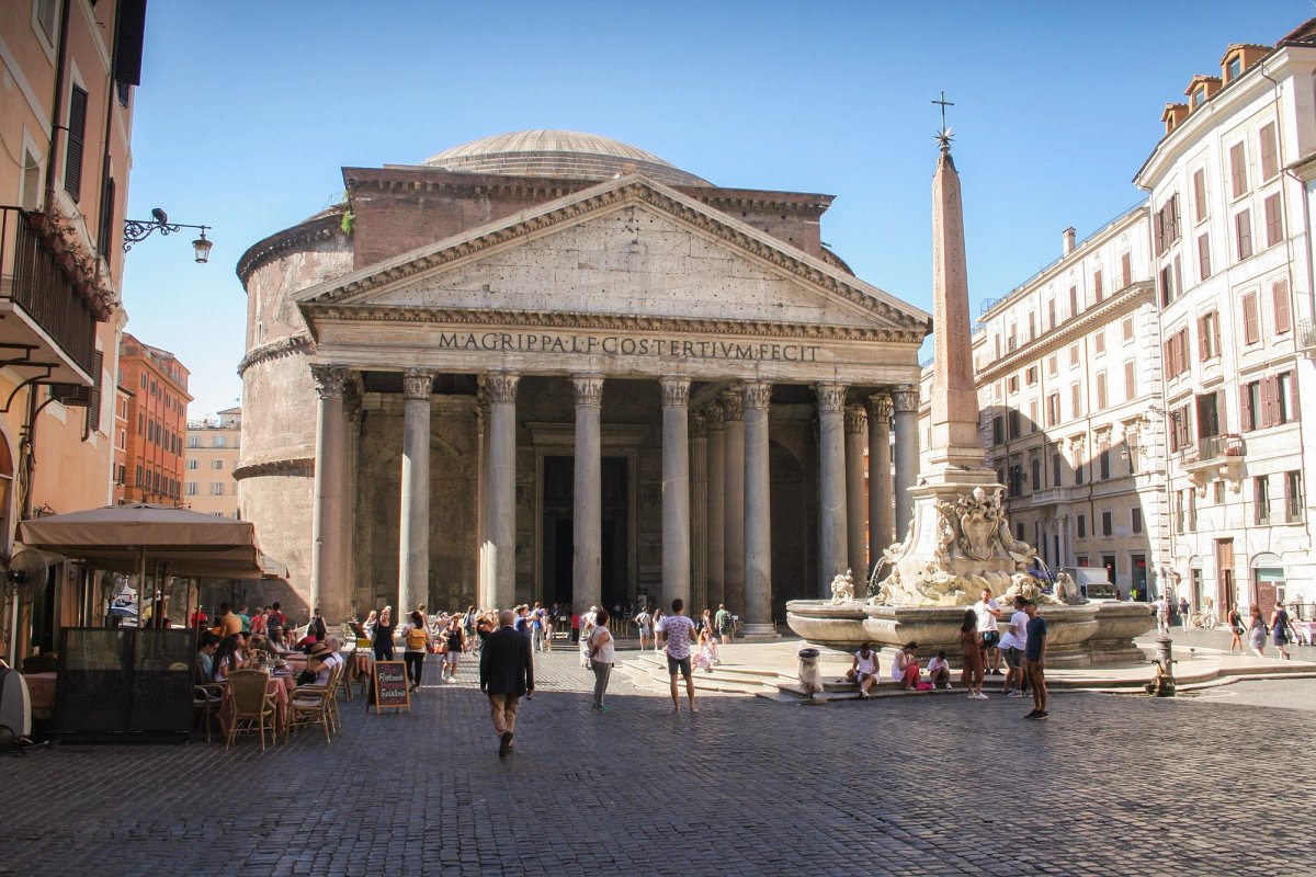 The ancient site used to be free to the public—now it is only free to Rome residents, visitors with disabilities and the under-18s.
Photo: Nono vlf via Wikimedia Commons