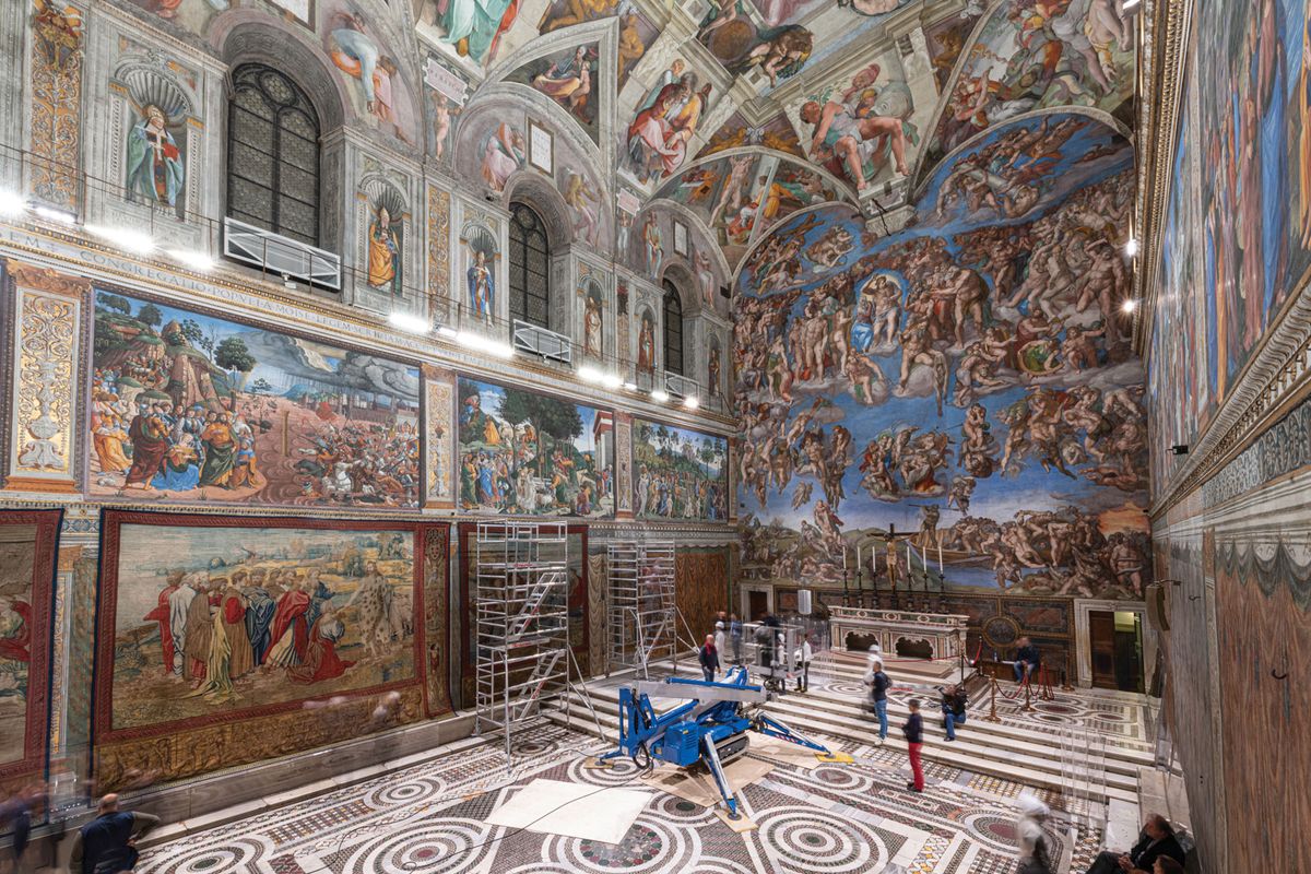 The tapestries are on display in the Sistine Chapel until Sunday © Governatorato SCV – Direzione dei Musei. photo: Giampaolo Capone