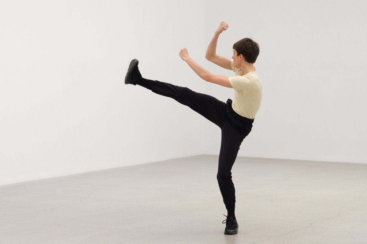 Janice Kerbel, Fight!, 2022, live performance Photo: Rachel Topham Photgraphy. Courtesy Catriona Jeffries, Vancouver